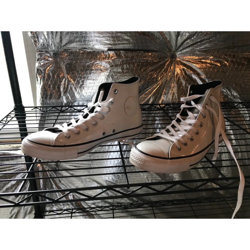 men’s converse size 9 - wore 1 for a wedding